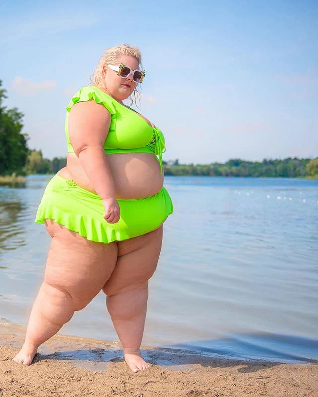 Naomi bottom in neon palm green - Image 5